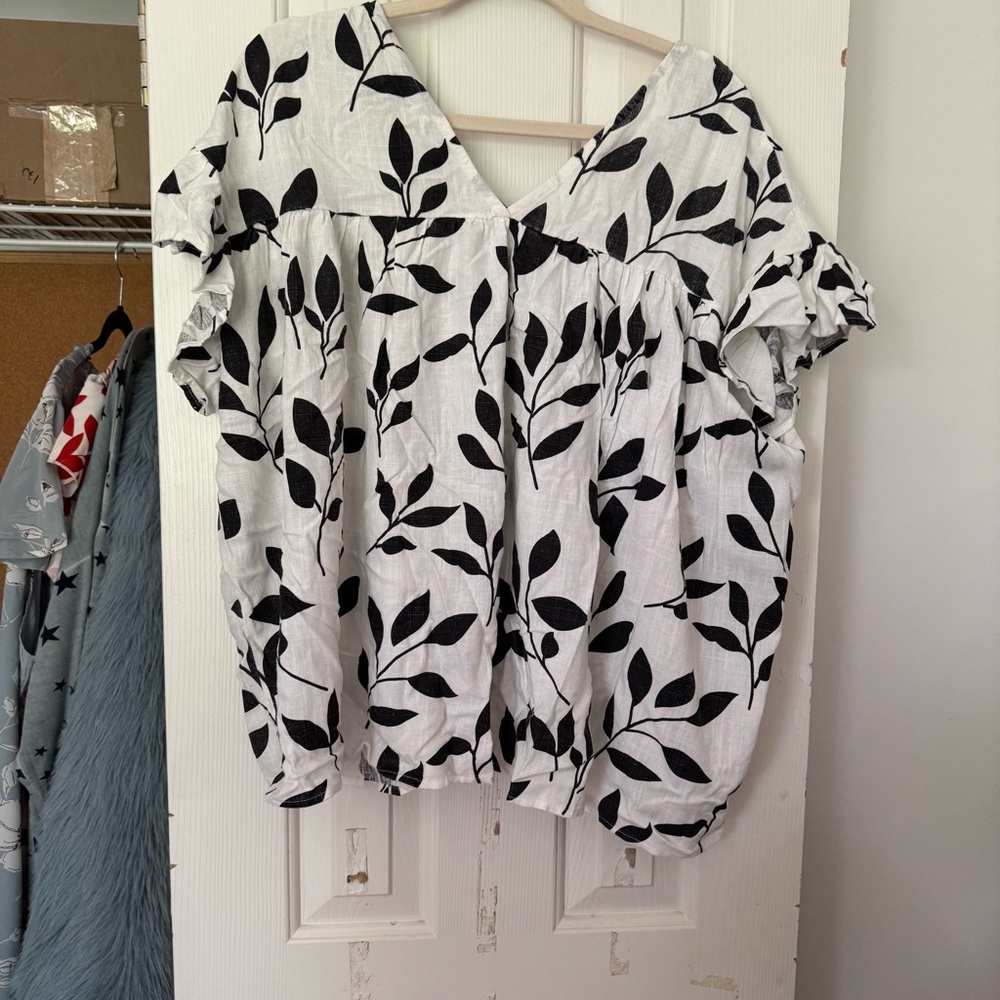 Black and White Leaf Print Women's Top